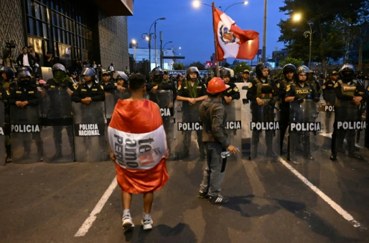 Pérou: nouveau refus du Parlement, les manifestations se poursuivent