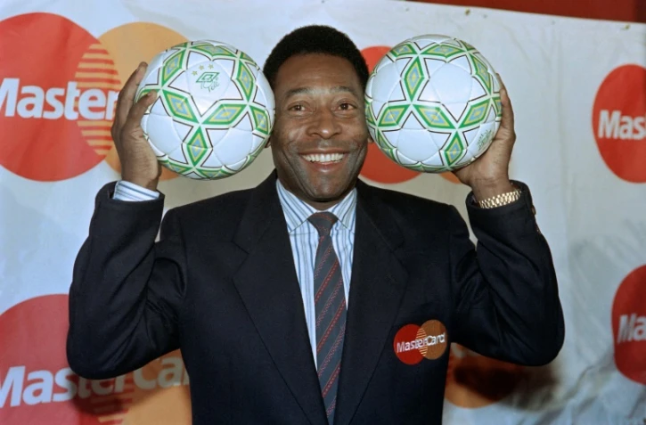 Le "Roi" Pelé, première star planétaire du football, est mort