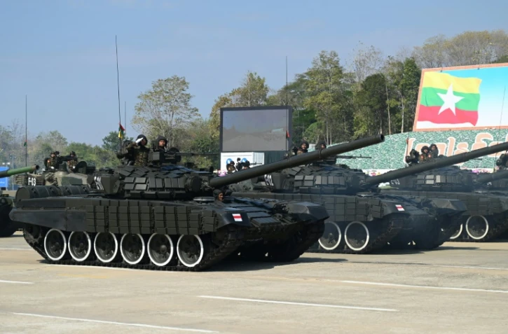 Birmanie: défilé militaire et amnistie décrétée par la junte pour les 75 ans de l'indépendance