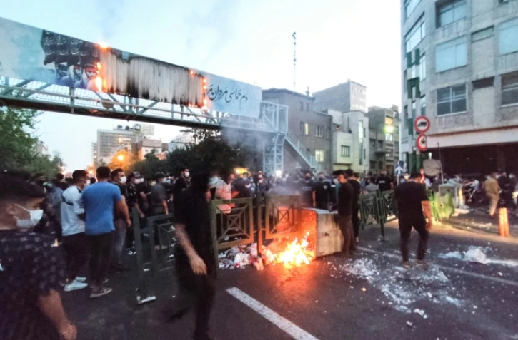 Iran: 35 morts dans la répression de manifestations qui ne faiblissent pas