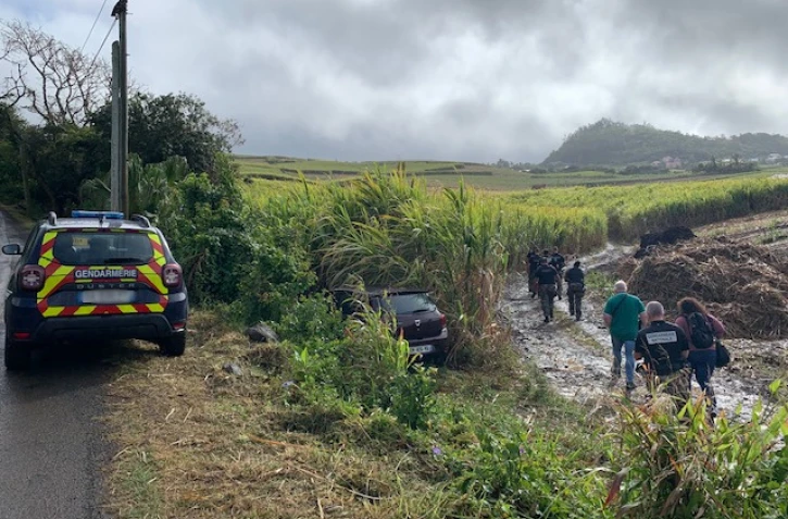 Gendarme - Petite I?le - Planteurs - Travail ille?gal5