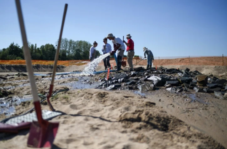 Épaves et pêcheries médiévales, des vestiges "exceptionnels" mis au jour dans le lit de la Loire