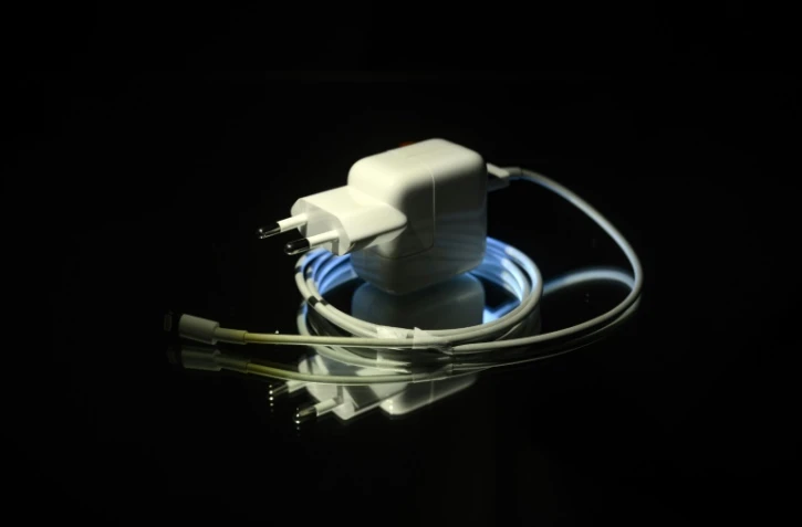 Smartphones: le chargeur universel devient obligatoire dans l'UE
