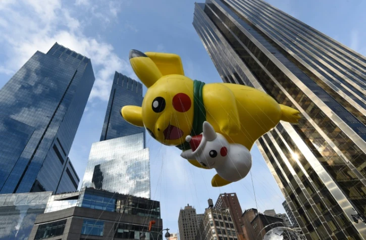 Un ballon Pikachu flottant dans le ciel de New York le 26 novembre 2015