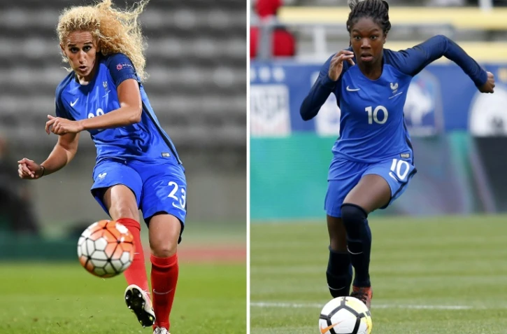 Les milieux de terrain françaises Kheira Hamraoui (gauche) et Aminata Diallo (droite)