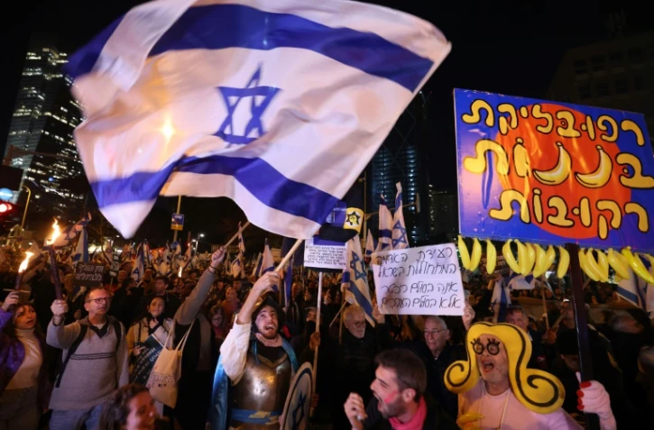 Des milliers d'Israéliens manifestent contre une réforme judiciaire controversée