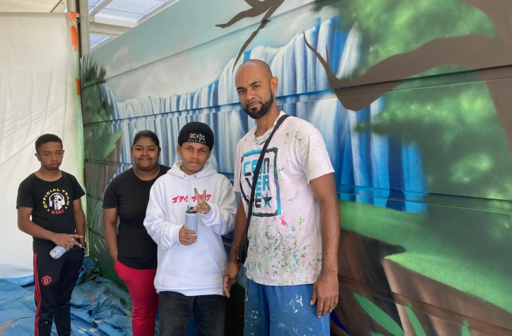 Groupe hospitalier de l'Est : une fresque murale décore les nouveaux locaux de la permanence d'accès aux soins de santé