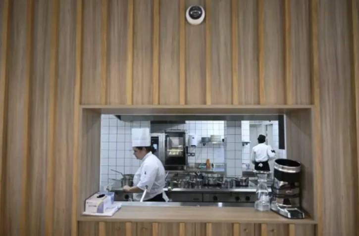 Aux "Beaux mets", un restaurant bistronomique en prison réconcilie "le dedans et le dehors"