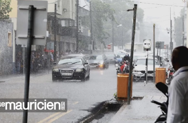 Maurice : Port-Louis sous les eaux après de fortes pluies