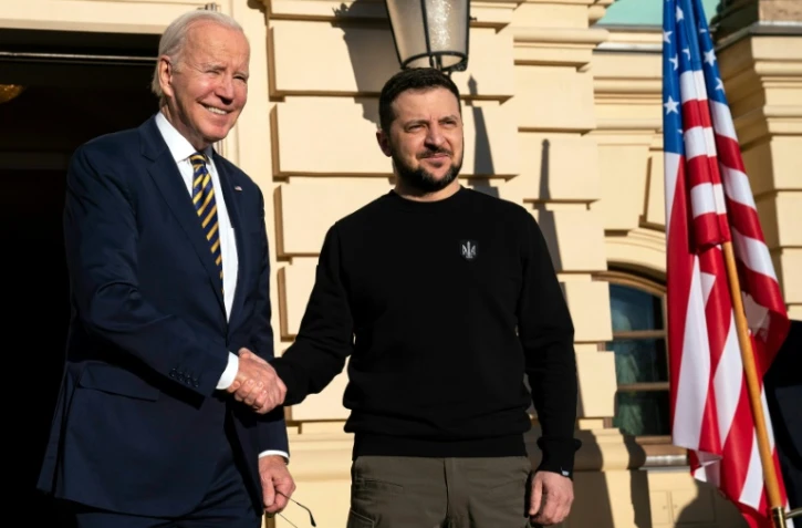 Visite surprise de Biden à Kiev qui promet plus d'aide militaire