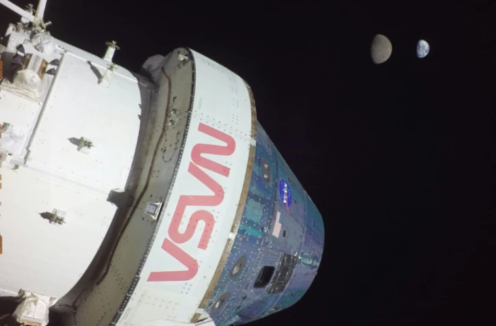 Le vaisseau Orion revient sur Terre après son voyage autour de la Lune
