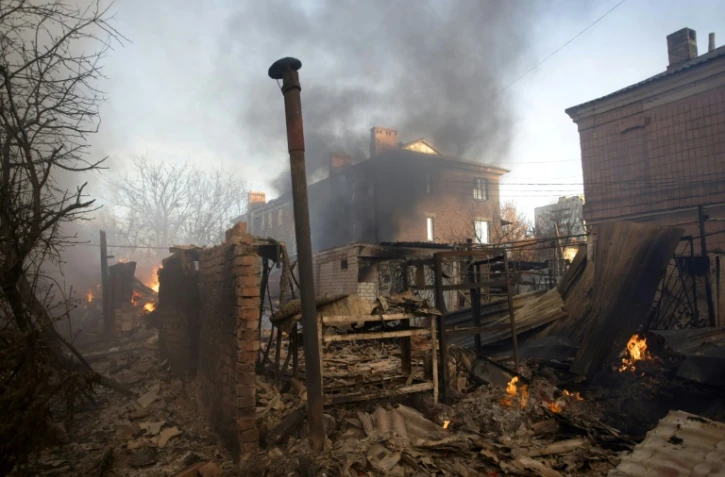 Ukraine : Zelensky près du front, nouvelle attaque au drone sur une base russe