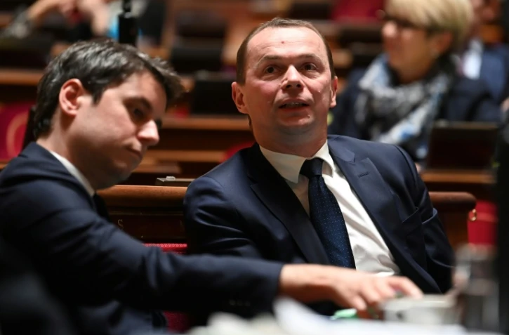 Retraites: le gouvernement accélère au Sénat, Macron ferme vis-à-vis des syndicats