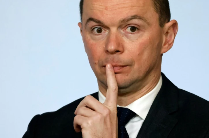 Retraites: le ministre Dussopt fragilisé à un moment clé