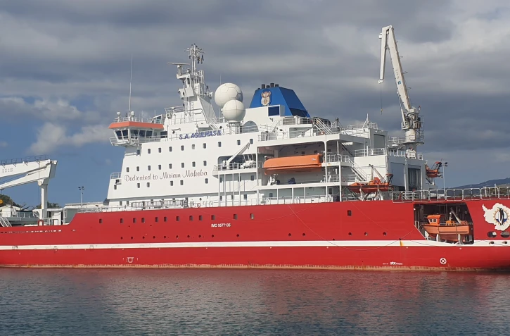 bateau sud africain S.A. AGULHAS
