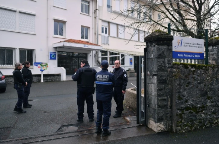 Le lycéen soupçonné d'avoir poignardé sa professeure présenté à un juge