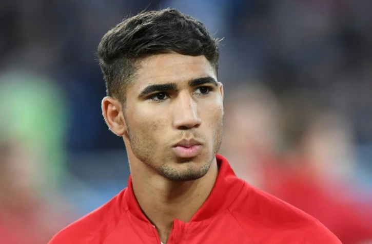 Le défenseur marocain Achraf Hakimi avant le coup d'envoi du math face à l'Espagne au Mondial