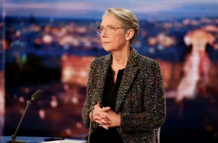 Elisabeth Borne sur le plateau de TF1 le 16 mars 2023 ( AFP / Ludovic MARIN )