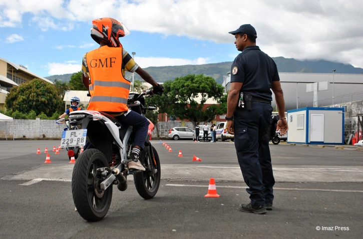 Des élèves du lycée Bellepierre ont participé à une matinée de sensibilisation à la conduite d’un deux-roue motorisé.