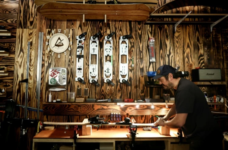 Au plat pays, le ski en bois, entre œuvre d'art et haute technologie