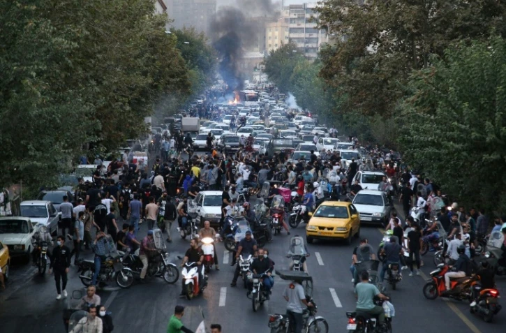 Iran: l'accès aux réseaux sociaux bloqué, au moins 17 morts lors des protestations