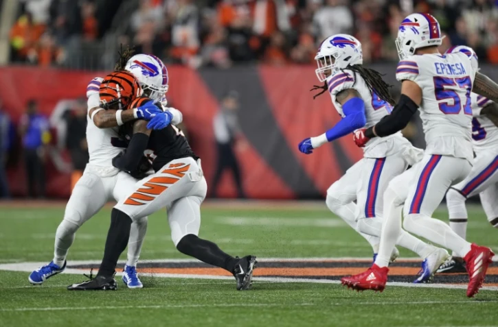NFL: le joueur des Bills toujours dans un "état critique" après un choc durant un match