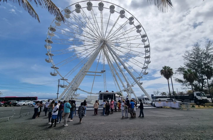 la grande roue à saint-pierre et les enfants des quartiers prioritaires