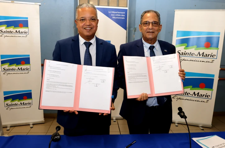 signature de pacte à Sainte-Marie avec le département