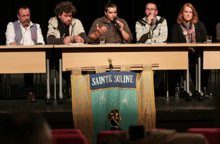 Bassines: les opposants dénoncent "une dérive violente de l'État"