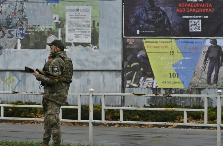 A Kherson, des frappes russes font deux morts et privent la ville d'électricité