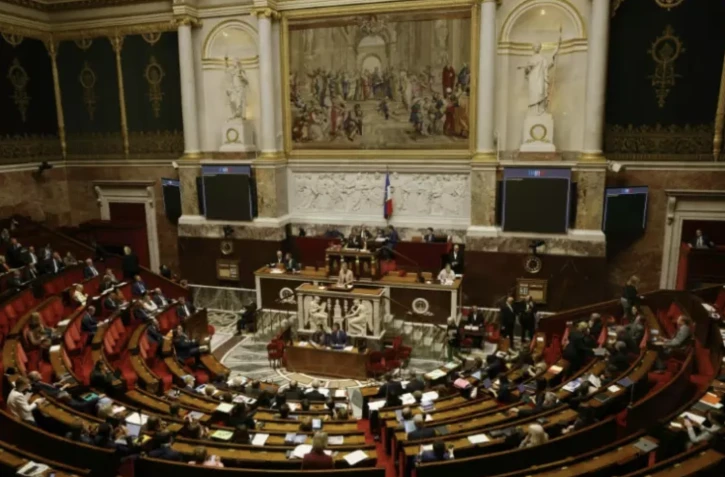 La Première ministre Elisabeth Borne s'adresse à l'Assemblée nationale, à Paris le 31 octobre 2022 ( AFP / Geoffroy Van der Hasselt )