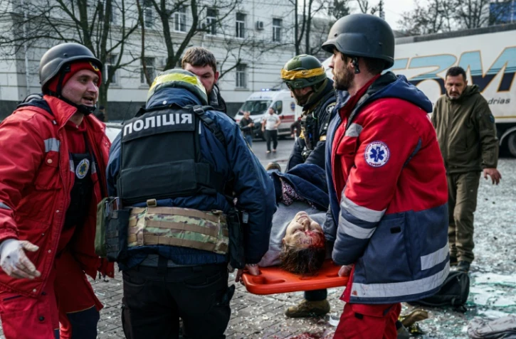 Ukraine: la Russie frappe le centre de Kherson, Zelensky dénonce un acte de "terreur"