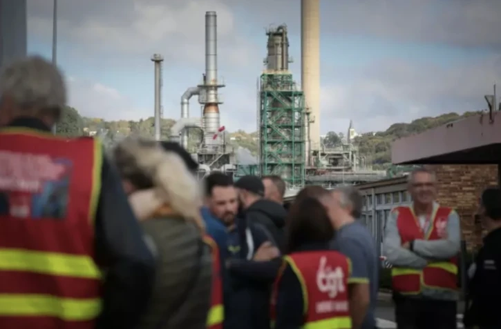 Total - raffinerie - carburant