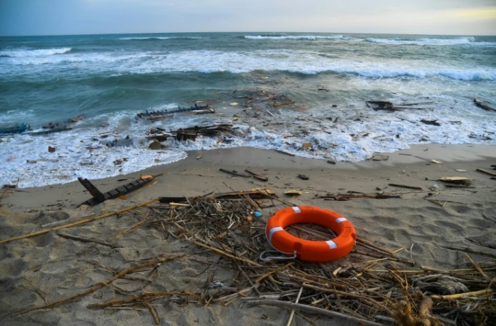 Naufrage de migrants en Italie: au moins 62 morts, de nouveaux cadavres échouent sur la côte