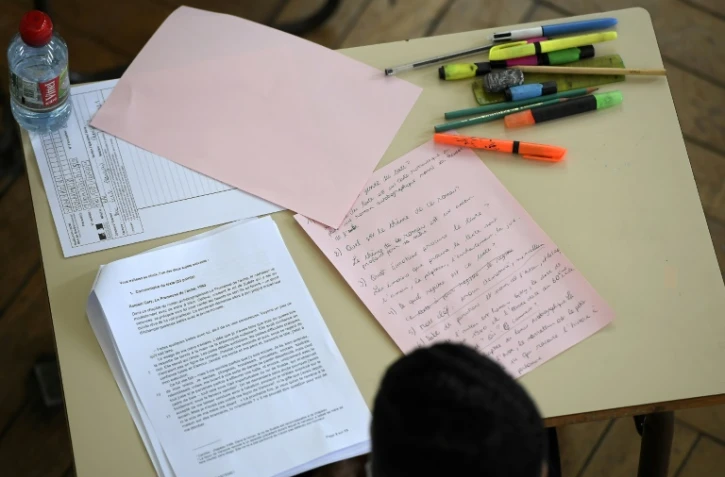 Coup d'envoi du bac pour 536.000 lycéens, sur fond de menaces de grèves