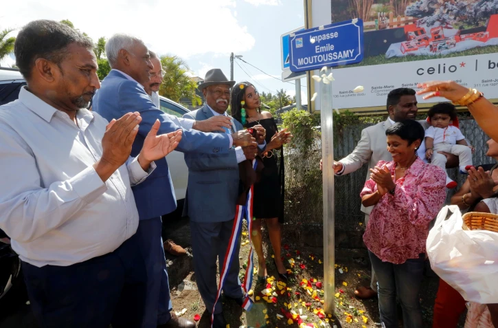 inauguration plaque Emile Moutoussamy, à Domenjod, Saint-Denis