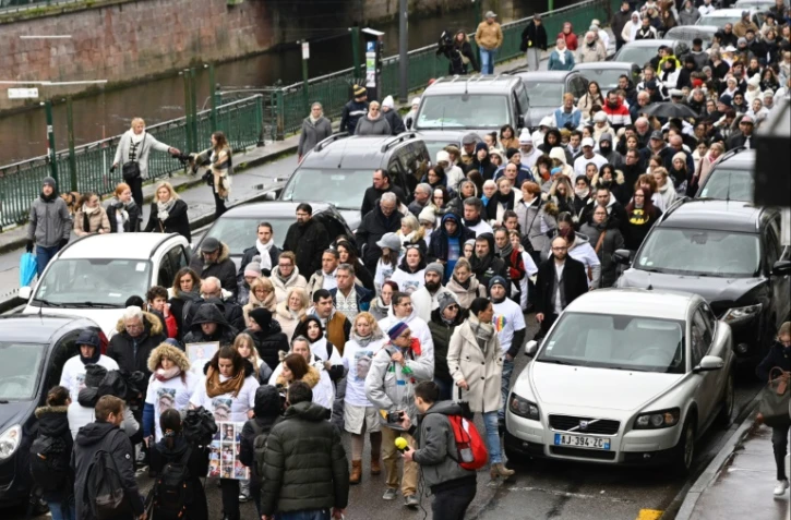 Marche blanche en hommage à Lucas, un mois après son suicide