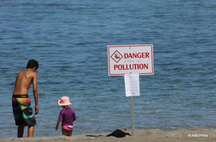 Panneau pollution plage