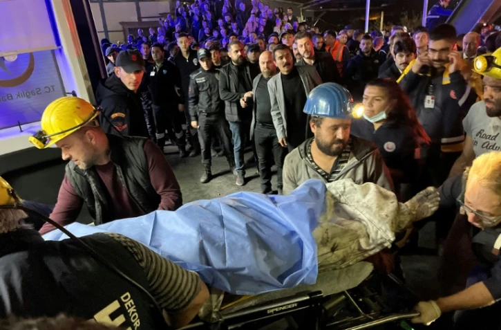Explosion dans une mine en Turquie: 25 morts, des dizaines d'ouvriers piégés sous terre