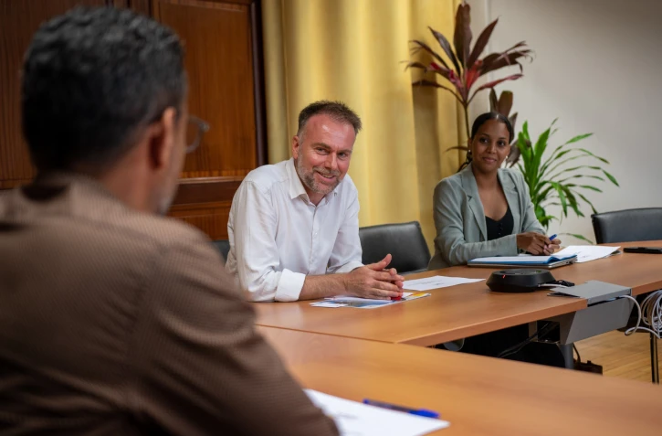 Le maire du Port, Olivier Hoarau a reçu le 30 janvier le nouveau directeur régional La Réunion – Océan Indien de la Banque des Territoires, Nicolas Blanc en présence des agents du service de l’Aménagement du territoire. Une première rencontre officielle depuis la prise de fonctions de Nicolas Blanc à la tête d’une structure qui propose des solutions répondant aux besoins des collectivités locales notamment en matière de conseil et de financement en prêts et en investissement.