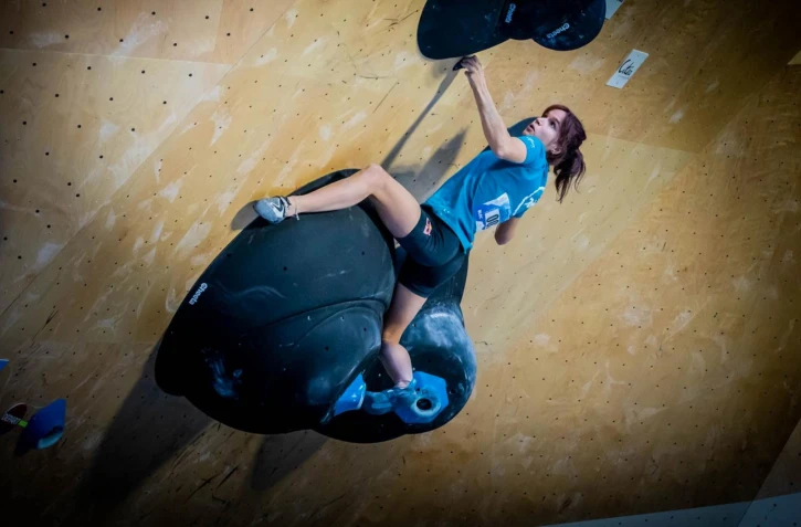 Oriane Bertone championne france escalade