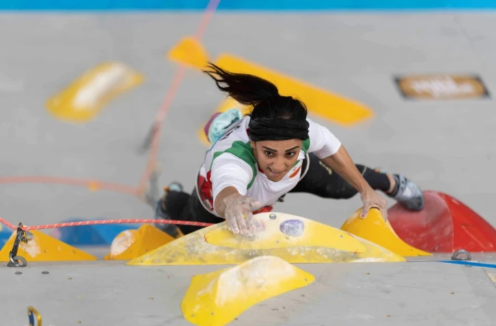 La sportive Elnaz Rekabi accueillie en héroïne à Téhéran
