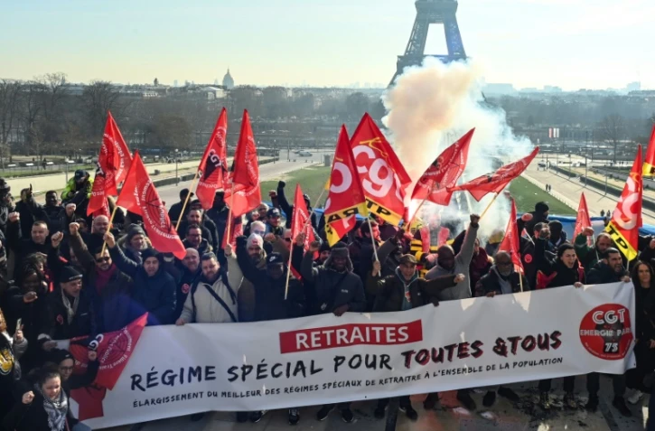 Invectives et méthodes musclées, les retraites de retour à l'Assemblée